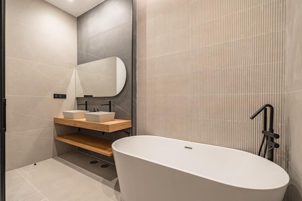 Centro XIII Calle De La Paz 2Br 2Bh مدريد المظهر الخارجي الصورة